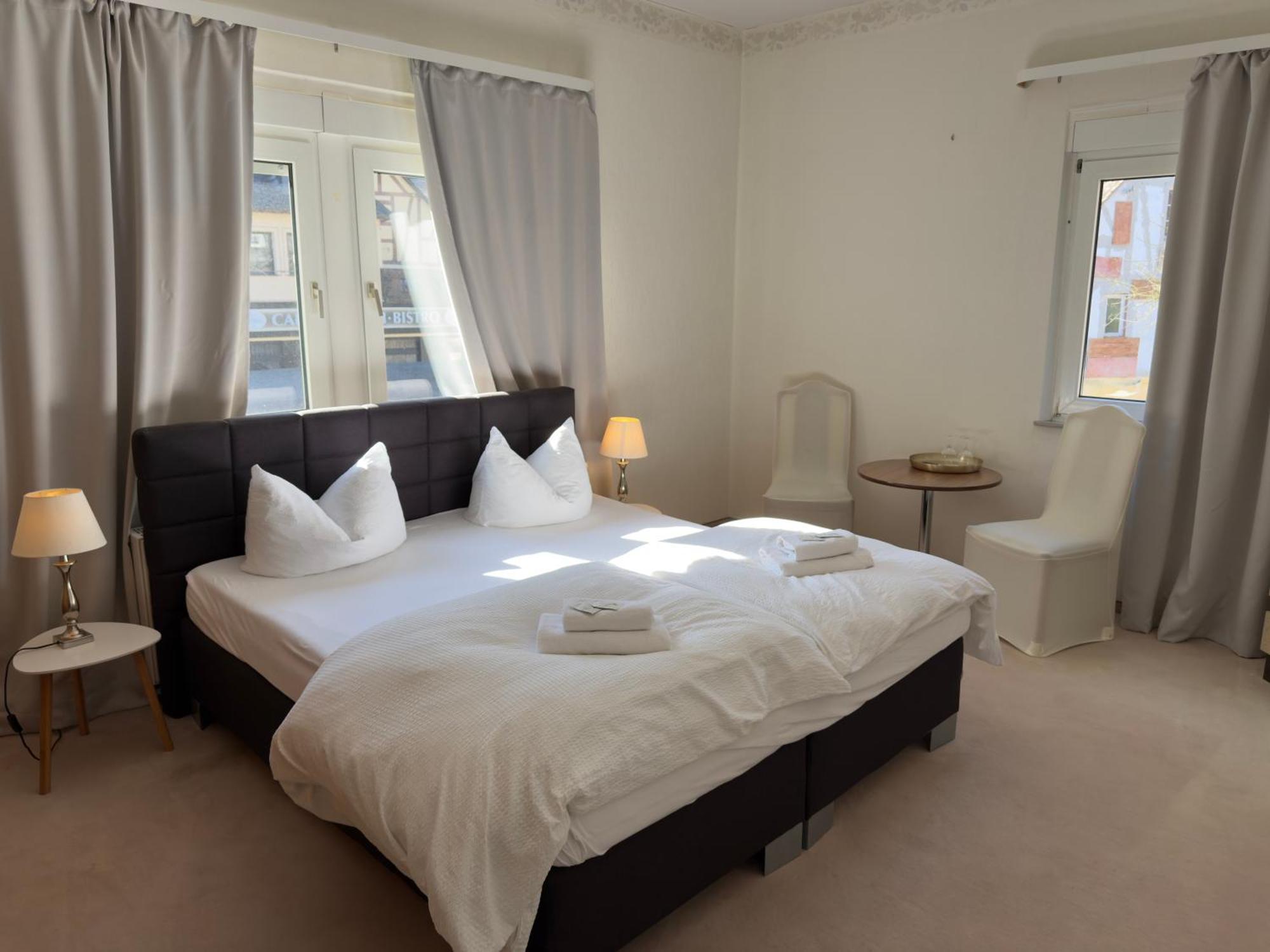 Hotel "Zur Schoenen Aussicht" โคเคห์ม ภายนอก รูปภาพ